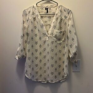 Maurices White and black Patterned Blouse size small